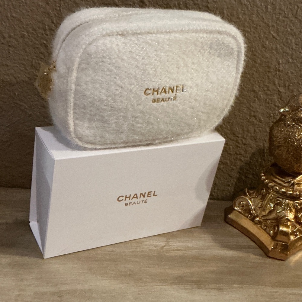 Chanel Beauty GWP Cream textured Cometic Bag .NEW in BOX